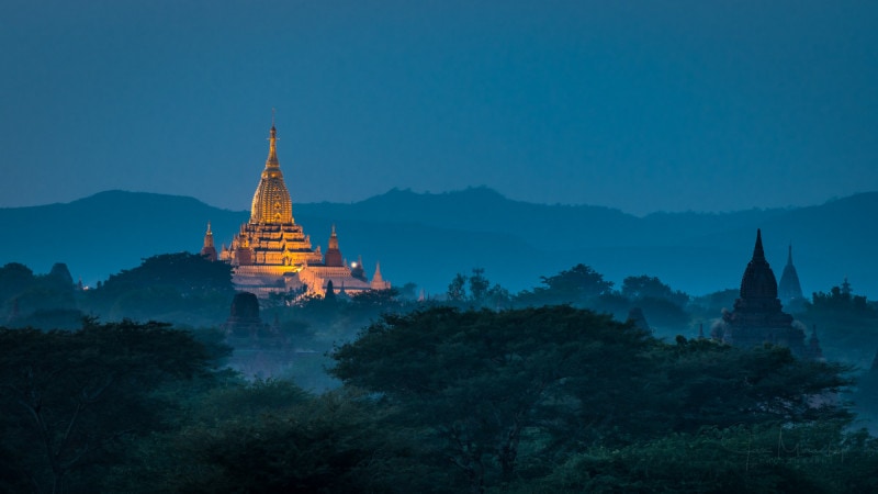 Pagoda in Bagan at night