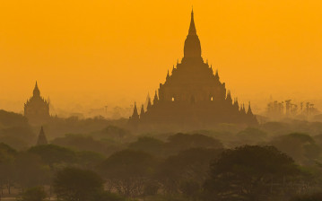 Beautiful atmosphere during sunrise in Bagan